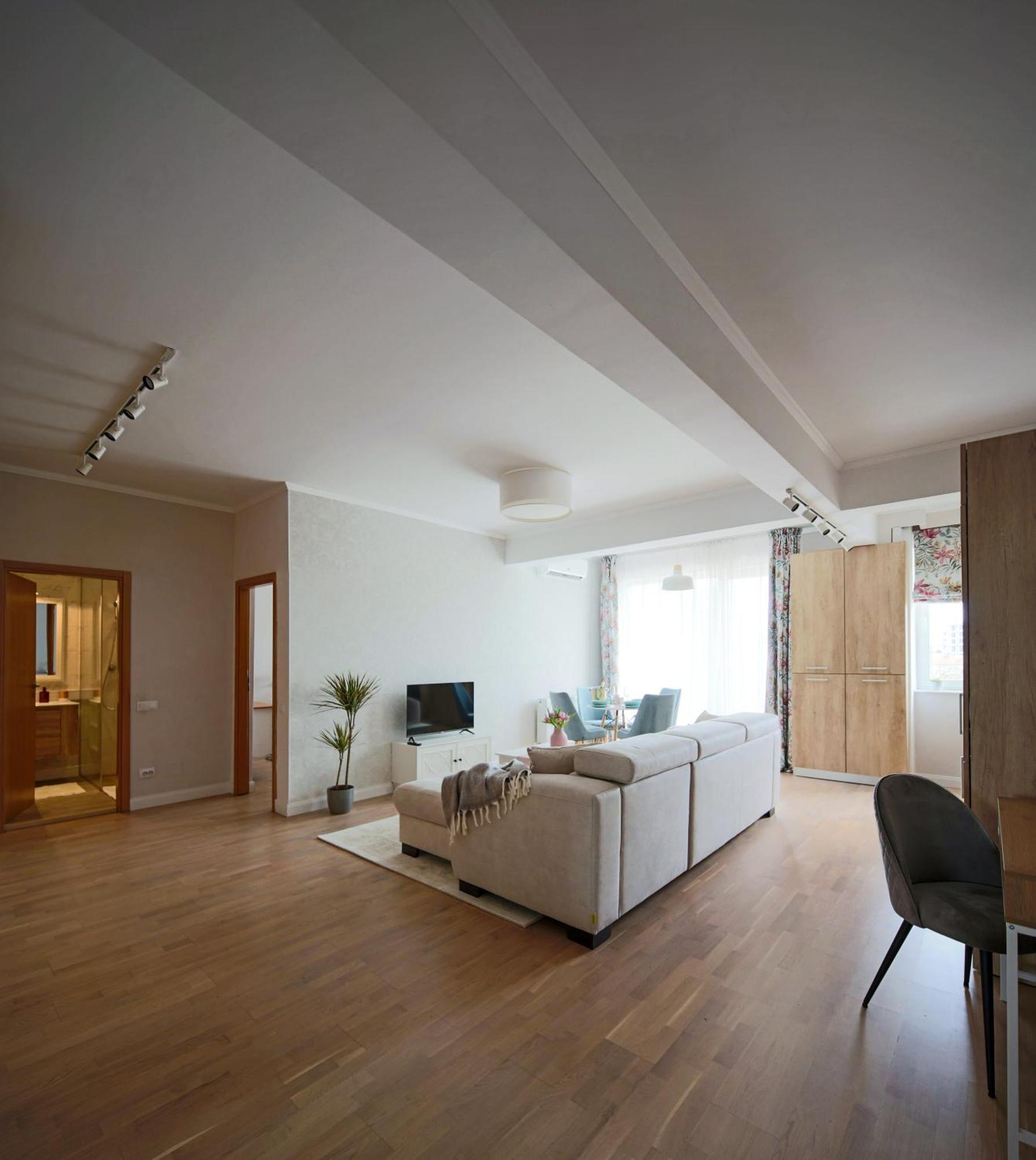 Stylish Condo - Parking And Balcony Kolozsvár Kültér fotó